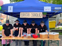 Bratři sokolící soutěží
